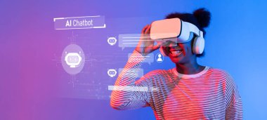 Sanal gerçeklik deneyimine dalmış genç bir kadın, makine öğrenme ve doğal dil işlemlerindeki gelişmeleri vurgulayan bir yapay zeka sohbet robotuyla karşılaşır. XDMCP