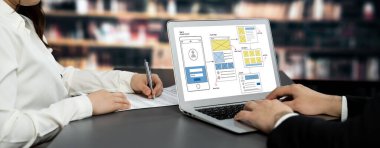 Hareketli mobil uygulama ve web sitesi için UX UI tasarım süreci. Profesyonel uygulama geliştiricisi için kablo grafiğinin yaratıcı prototipi .