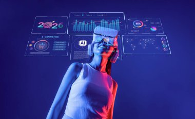 Bu çarpıcı görüntü, 2026 yılında e-ticaret için pazarlama stratejileri araştıran, gelecekteki veri analizlerinin dünyasına dalmış, VR kulaklıklı bir kadını gözler önüne seriyor. XDMCP