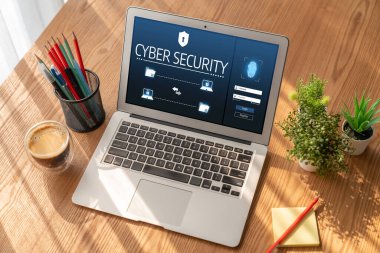 Bilgisayar ekranındaki siber güvenlik sistemi özel bilgileri bilgisayar korsanlarından ve siber saldırılardan koruyor.