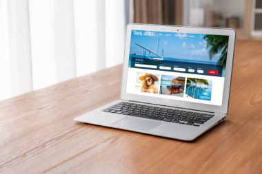 Model arama ve seyahat planlama için internet sitesi uçuş, otel ve tur rezervasyonları için anlaşma ve paket sunuyor