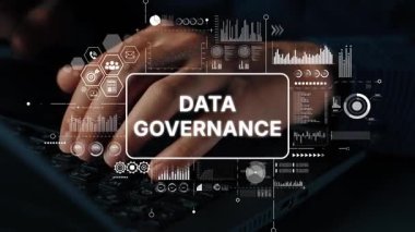 Modern İş Ortamı 'ndaki Veri Yönetimi Grafikleri ve Analitik Elementleri ile Dizüstü Bilgisayarda Daktilo Yazıyor. Asemptotik akıllı veri analitiği.