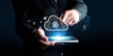 İş adamı bulut hesaplamasının geleceğini en son sezgilerle keşfetti ve bulut hesaplama teknolojisini entegre ederek işi yükseltti. Bulut çağını yenilikçi bilgisayar Faas ile kucaklayın