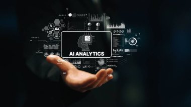 Karanlık Çevredeki Veri Görselleştirme Elementleri ve Teknoloji Grafikleri ile Geleceğin Yapay Zeka Analitik Kavramını Tutan İşadamı. Asemptotik akıllı veri analitiği.