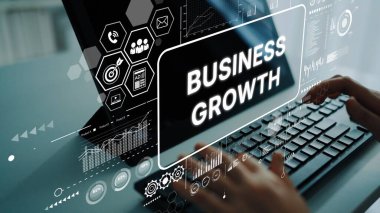 Teknoloji Arayüzü ile İş Büyüme Kavramı Veri Analizi ve Dijital Strateji Klavye Etkileşimi Gösteriyor. Asemptotik akıllı veri analitiği.