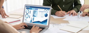 İş veri paneli, pazarlama stratejisi planlaması için iş zekası analizi sunar. Müşteri taleplerini analiz etmek ve iş dünyasının geleceğini önceden görmek için büyük veriler sunulur.