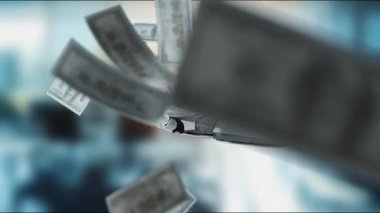 Yüzen dolarlara uzanan robot bir el, hızla gelişen ekonomik bir ortamda yenilik ve finans kavşağını somutlaştırıyor. MZL