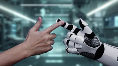 Robot ve insan elini uzatıyorlar ve kalp hologramıyla hareket ediyorlar. Bulanık laboratuvar geçmişini işaret ederken robot el ve insanın birlikte çalışmalarına yakın çekim. Sağlıklı..