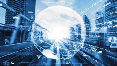 Çevrimiçi trafik kontrol sistemi olan sessiz ve fütürist bir şehirde akıllı ulaşım. Yeni bilgi çağındaki küresel eğilimleri değiştiren akıllı dijital dönüşüm ve teknoloji bozulması kavramı .