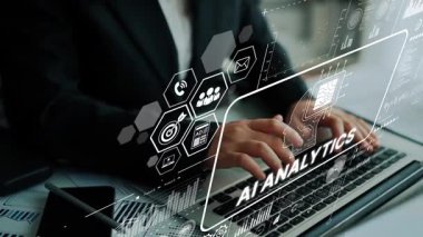 Bilgisayarda veri analizi grafikleri olan eller yapay zeka teknolojisi ve dijital dönüşüm kavramlarını sergiliyor. Asemptotik akıllı veri analitiği.