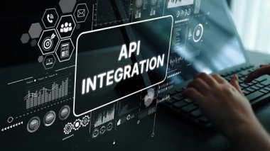 Modern Ofis Ortamı 'nda API Entegrasyonu ve Veri Bağlantısı Konseptlerini gösteren Klavyede Üstüste Grafikler Yazan Eller. Asemptotik akıllı veri analitiği.