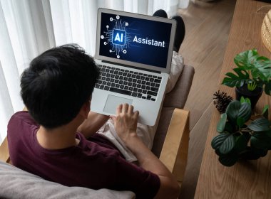 Yapay zeka teknolojisini çalıştırmak için komut mühendisi ve kullanıcı kolaylığı için üretici yapay zeka yardımcı araçları insanların yapay zeka işlevlerini teşvik ederek yapay zekayı çalıştırmalarına yardımcı olur
