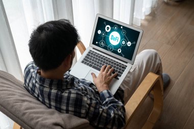 Model bilgisayar ekranında merkezi olmayan finans veya DeFi kavramı. Defi sistemi yeni yatırım ve tasarruf seçenekleri sunuyor .