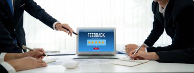 Müşteri geribildirim ve şirket işleri için canlı bilgisayar yazılımı analizi