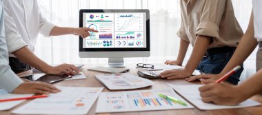 İş veri paneli pazarlama stratejisi planlaması için canlı iş zekası analizi sağlar