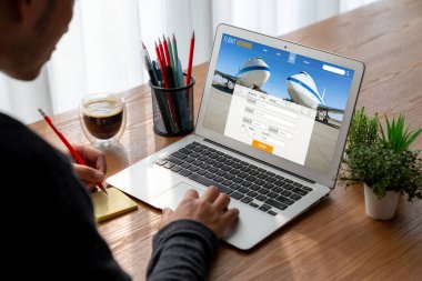 Online uçuş rezervasyon sitesi mod rezervasyon sistemi sağlar. Seyahat teknolojisi kavramı .