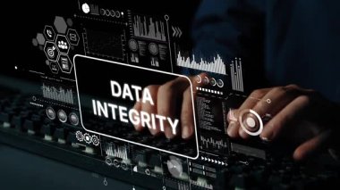 Karanlık ortamda ellerin klavyeye yazı yazması ve görsel grafiklerle veri bütünlüğü kavramının dijital temsili. Asemptotik akıllı veri analitiği.