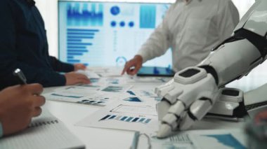 İş adamları, verimliliği artırmak, finansal eğilimleri izlemek ve stratejik planlamayı optimize etmek için yapay zeka destekli analitiklerden yararlanıyor. Noogenesis Yapay Zeka