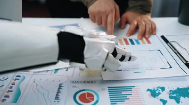 AI-güçlü pazar araştırmaları profesyonellere stratejik planlamanın iyileştirilmesi, pazarlama işbirliğinin optimize edilmesi ve iş sonuçlarının iyileştirilmesinde yardımcı olmaktadır. Noogenesis Yapay Zeka