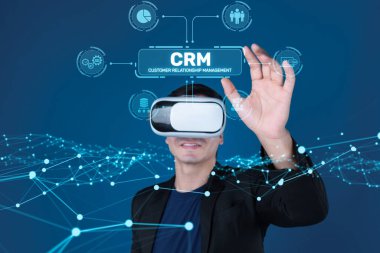 Bu resim, sanal gerçeklik teknolojisi kullanılarak müşteri ilişkileri yönetimine yenilikçi bir dijital yaklaşım sergiliyor, kullanıcı katılımını ve iş stratejisini geliştiriyor. XDMCP