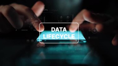 Graflar ve Analitiklerle Veri Yaşamı Konsepti Bir Fütürist Dijital Arayüzde Sunuluyor. Asemptotik akıllı veri analitiği.