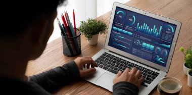 İş veri paneli, pazarlama stratejisi planlaması için iş zekası analizi sunar. Müşteri taleplerini analiz etmek ve iş dünyasının geleceğini önceden görmek için büyük veriler sunulur.