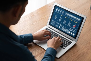 Pazarlama stratejisi planlaması için modem yazılım bilgisayarında müşteri memnuniyeti ve değerlendirme analizi