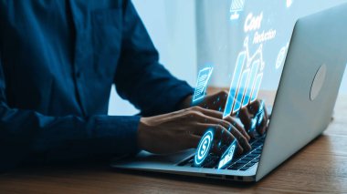 Parlak bir ortamda Data Protection, Security, Finance ve Technology 'yi temsil eden Eller Daktilo ve Dijital Sembollü Modern Laptop. Dörtgen.