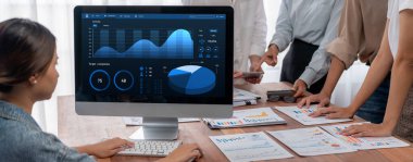 İş veri paneli pazarlama stratejisi planlaması için canlı iş zekası analizi sağlar