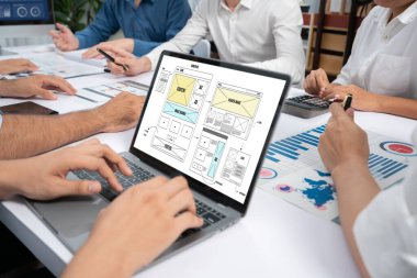 Web sitesi tasarım yazılımı çevrimiçi perakende ticaret ve e-ticaret için canlı şablon sağlıyor