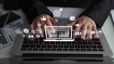 Çevrimiçi reklamlar ve dijital pazarlama markaların büyümesine yardımcı oluyor. İçerik pazarlaması bağlılığı arttırır. Pazarlama araçları ROI 'yi destekliyor. Etkili reklamlar ve pazarlama çevrimiçi iş başarısı. Muxer