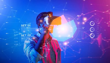 Veri görselleştirmeleriyle çevrelenmiş bir kişi, dijital bir ortamda finansal planlama ve pazarlama stratejilerine yenilikçi yaklaşımlar sergiliyor. XDMCP