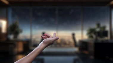 Bir robot el ve insan eli modern bir ofiste, sürdürülebilir bir gelecek için karbon emisyonunu azaltmak için teknolojideki işbirliğini sembolize ediyor. Auvana