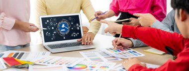 Kaliteli standartları karşılamak için çevrimiçi şirket işleri için uyum sistemi