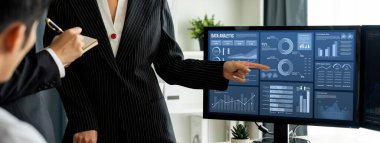 İş veri paneli, pazarlama stratejisi planlaması için iş zekası analizi sunar. Müşteri taleplerini analiz etmek ve iş dünyasının geleceğini önceden görmek için büyük veriler sunulur.