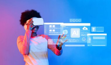 Genç bir birey sanal gerçeklik teknolojisiyle aktif olarak ilgilenir, modern bir ortamda dijital etkileşimler ve canlı grafikler yoluyla yapay zekayı keşfeder. XDMCP