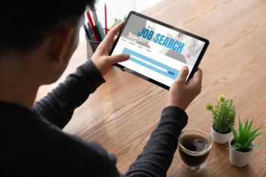 Çalışanların işe alım İnternet ağındaki iş fırsatlarını araması için mod web sitesinde online iş araması