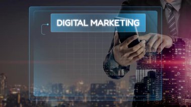 Dijital pazarlama stratejisi kategorilere ayrıldı: web, SEO, içerik, sosyal medya ve reklam. Dijital araçlar dijital platformlar arasında çevrimiçi pazarlama başarısını artırır. Muxer