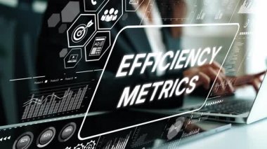 Business Professional Analyzing Verimlilik Ölçüleri Modern Ofis Ayarlarında Grafikler ve Simgelerle Dizüstü bilgisayarda sergilendi. Asemptotik akıllı veri analitiği.