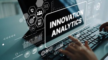 Bilgisayar ekranında Veri Görselleştirme ve Dijital Arayüz ile Modern İnovasyon Analitik Kavramı. Asemptotik akıllı veri analitiği.