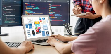 Hareketli mobil uygulama ve web sitesi için UX UI tasarım süreci. Profesyonel uygulama geliştiricisi için kablo grafiğinin yaratıcı prototipi .