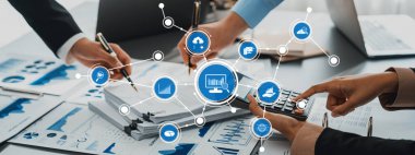 Konferans Masasındaki Grafikler, Grafikler ve Veri Görselleştirme Araçlarıyla İşbirlikçi Analiz Toplantısı. Dostluk