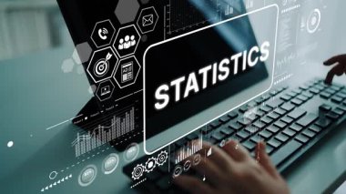 Bilgisayar Ekranında Veri Görselleştirme ve Grafiksel Arayüzle Dijital Analiz ve İstatistik Konsepti. Asemptotik akıllı veri analitiği.