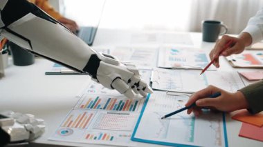 Karar verme mekanizmasını optimize eden, analitiği iyileştiren ve kurumsal tahminleri geliştiren yapay zeka odaklı iş çözümleri. Noogenesis Yapay Zeka