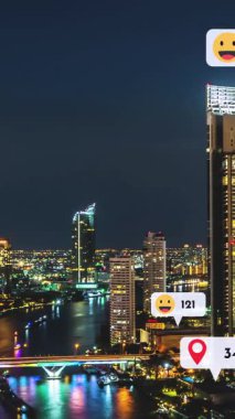 Sosyal medya simgeleri, sosyal ağ uygulama platformu üzerinden insanların karşılıklı bağlantılarını gösteriyor. Çevrimiçi toplum ve sosyal medya pazarlama stratejisi kavramı .