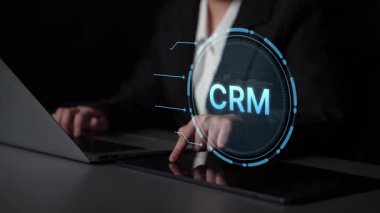 CRM platformları veri analizi, CRM iletişim araçları ve otomasyon yoluyla müşteri ilişkilerini geliştirir. CRM sistemleri müşteri yönetimi, izleme ve CRM ilişki başarısını destekler. Muxer
