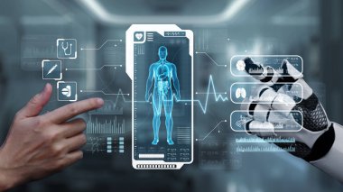 Robot ve insan eliyle insan anatomisi ikonunu işaret ediyor. Robot el ve insanın birlikte çalışırken röntgen hologramıyla bulanık labaratuvarı işaret etmesine yakın çekim. Sağlıklı..