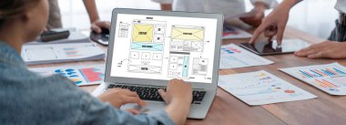 Web sitesi tasarım yazılımı çevrimiçi perakende ticaret ve e-ticaret için canlı şablon sağlıyor
