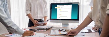 Şirket işleri için canlı bilgisayar yazılımının müşteri deneyimi ve gözden geçirme analizi