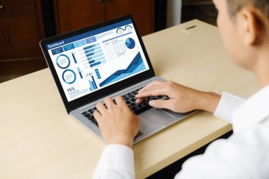 İş veri paneli, pazarlama stratejisi planlaması için iş zekası analizi sunar. Müşteri taleplerini analiz etmek ve iş dünyasının geleceğini önceden görmek için büyük veriler sunulur.